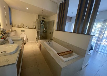 Maison/Villa - 3 chambres - 371 m²