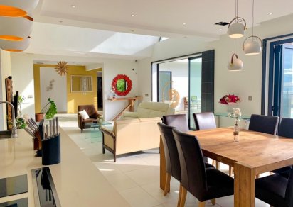 Maison/Villa - 3 chambres - 700 m²