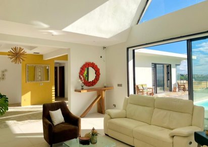 Maison/Villa - 3 chambres - 700 m²