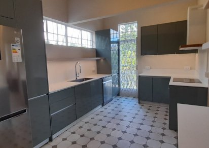 Maison/Villa - 4 chambres - 243 m²