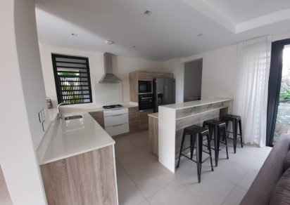 Maison/Villa - 4 chambres - 265 m²