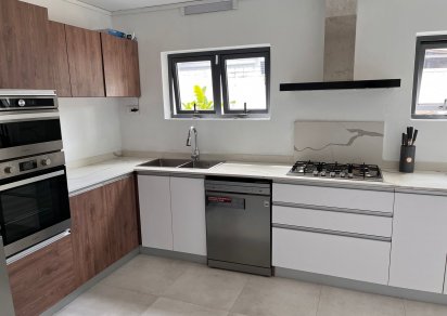 Maison/Villa - 4 chambres - 280 m²