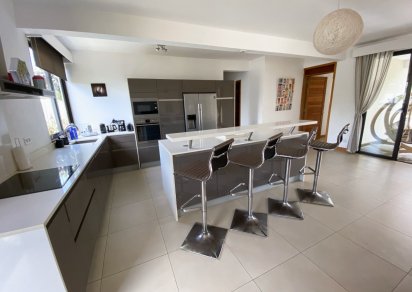 Maison/Villa - 4 chambres - 300 m²