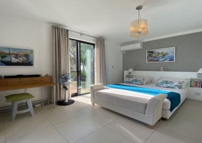 Maison/Villa - 4 chambres - 300 m²