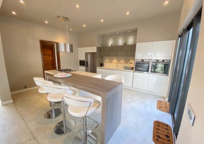 Maison/Villa - 4 chambres - 350 m²