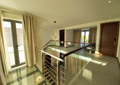 Maison/Villa - 4 chambres - 383 m²