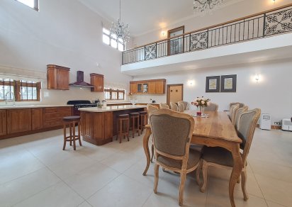 Maison/Villa - 4 chambres - 770 m²