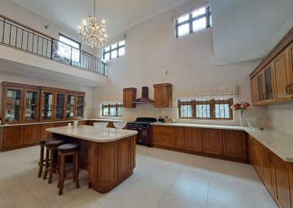 Maison/Villa - 4 chambres - 770 m²