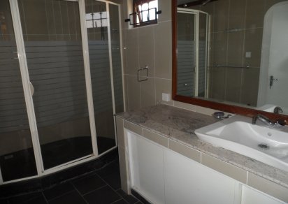 Maison/Villa - 5 chambres - 250 m²