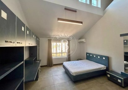 Maison/Villa - 5 chambres - 300 m²