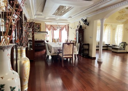 Maison/Villa - 6 chambres - 966 m²