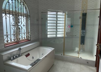 Maison/Villa - 9 chambres - N.S m²