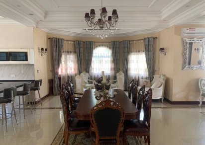 Maison/Villa - 9 chambres - N.S m²