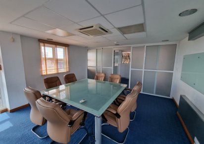 Office - 2200 ft²