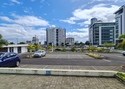 Office - 242 m²
