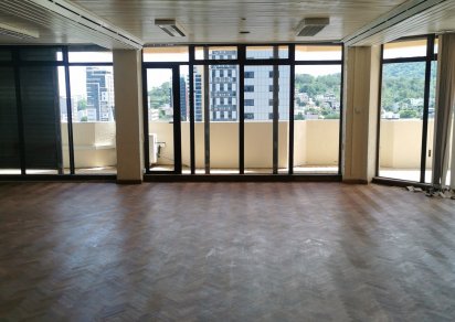 Office - 325 m²