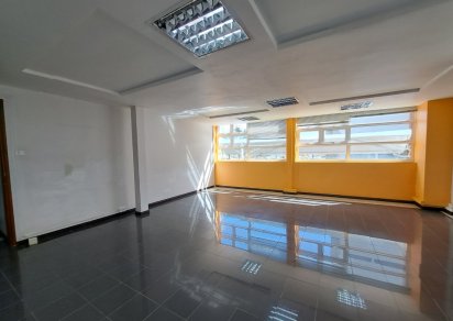 Office - 328 m²