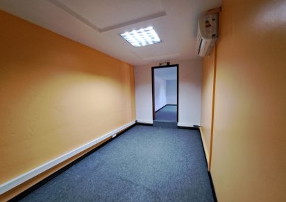 Office - 328 m²
