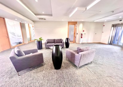 Office - 335 m²