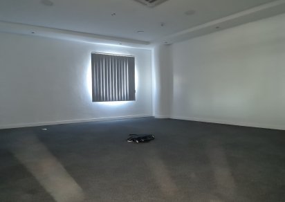 Office - 588 m²