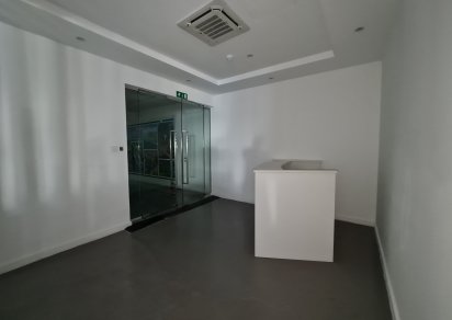Office - 588 m²