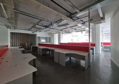Office - 588 m²