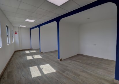 Office - 911 m²