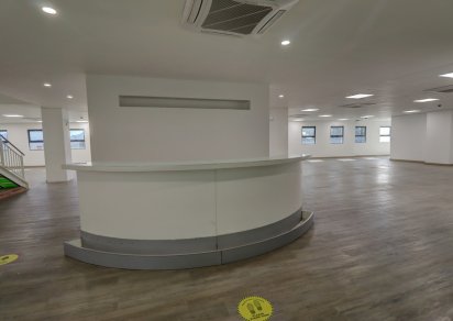 Office - 911 m²