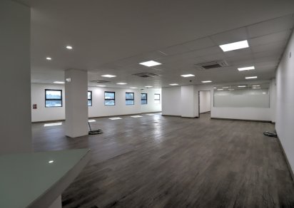 Office - 911 m²