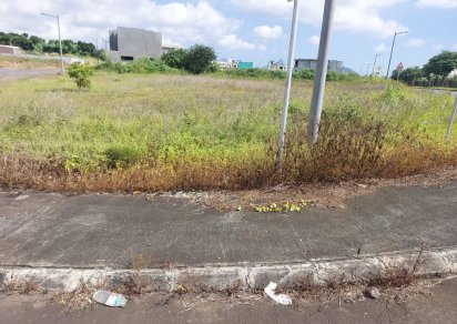 Residential land - 715 m²