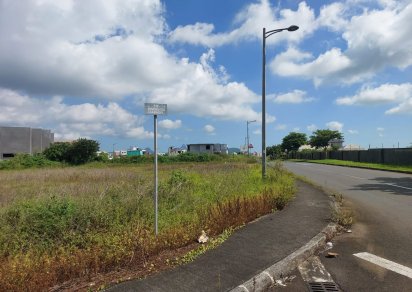 Residential land - 715 m²