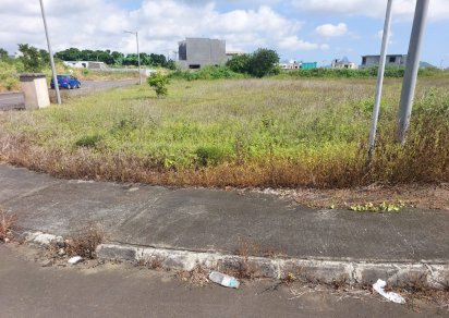 Residential land - 715 m²