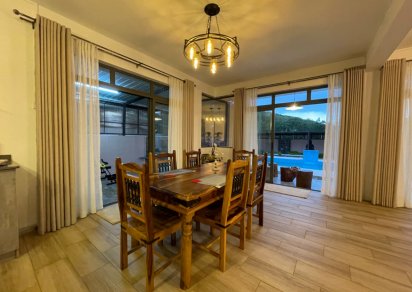 Townhouse / Duplex - 3 Bedrooms - 217 m²