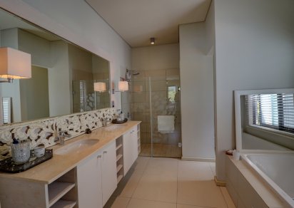 Townhouse / Duplex - 4 Bedrooms - 368 m²