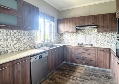 Townhouse / Duplex - 5 Bedrooms - 195 m²