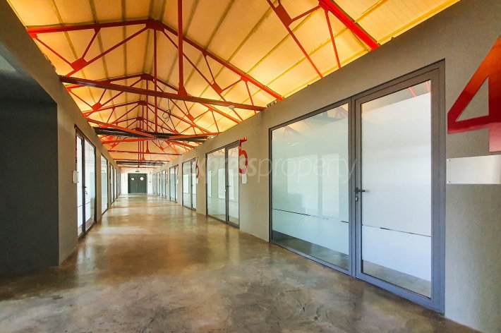 Offices & Commercial Spaces - 81 m²
