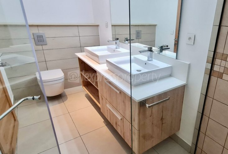 Apartment - 3 Bedrooms - 218 m²