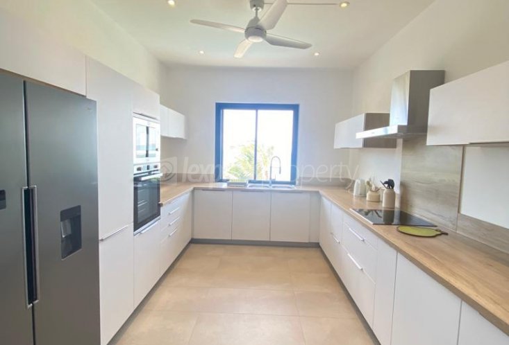 Apartment - 3 Bedrooms - 230 m²