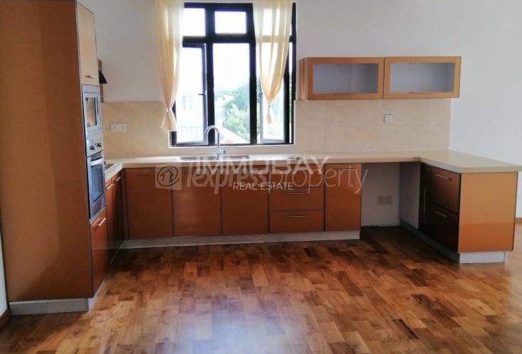 Appartement - 3 chambres - 1300 p²