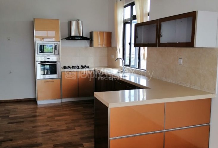 Appartement - 3 chambres - 1300 p²