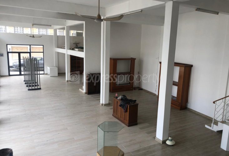 Bâtiment commercial - 506 m²