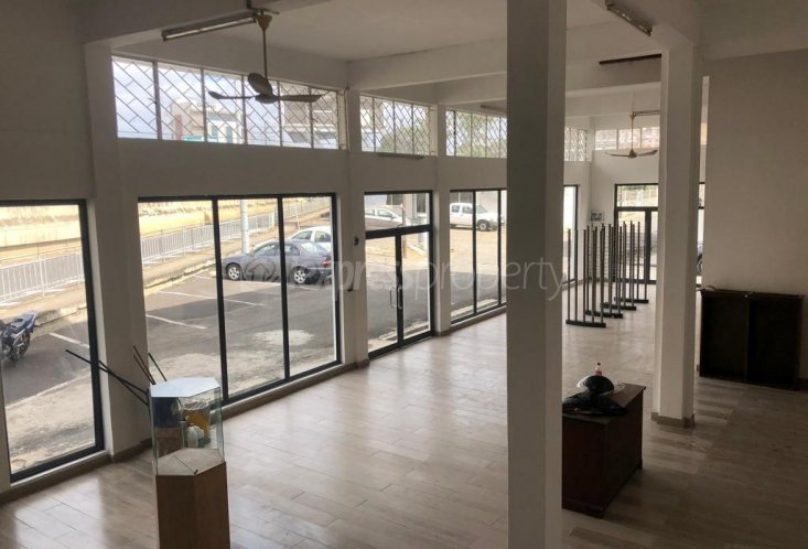 Bâtiment commercial - 506 m²
