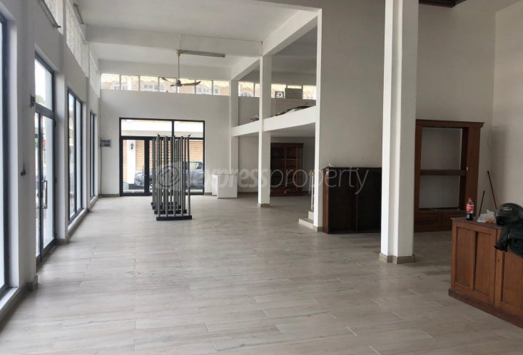 Bâtiment commercial - 506 m²
