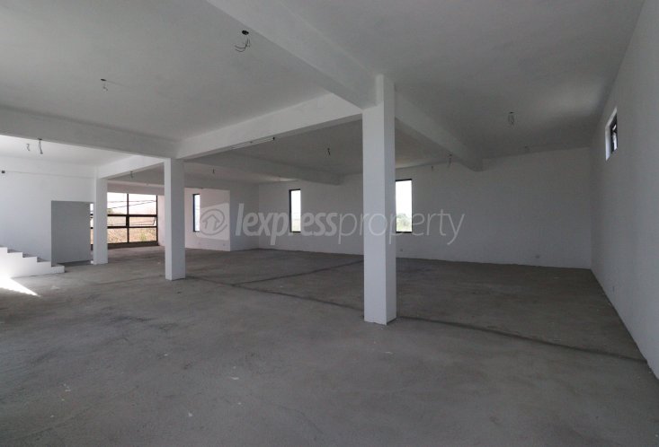 Bâtiment commercial - 650 m²
