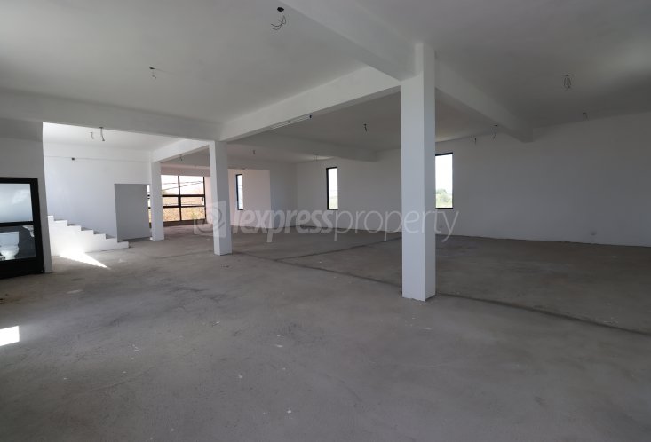 Bâtiment commercial - 650 m²