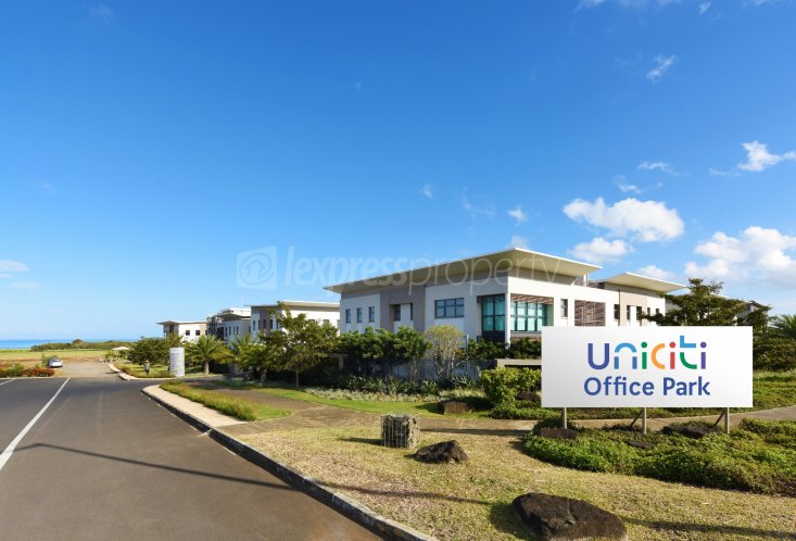 Commercial building - 2000 m²