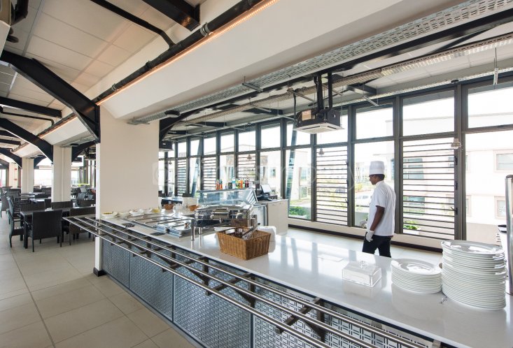 Commercial building - 2000 m²