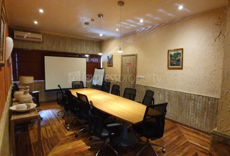 Commercial building - 520 m²