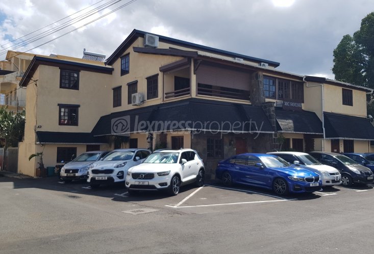 Commercial building - 520 m²