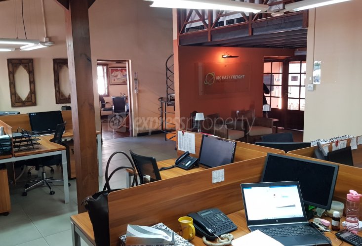 Commercial building - 520 m²